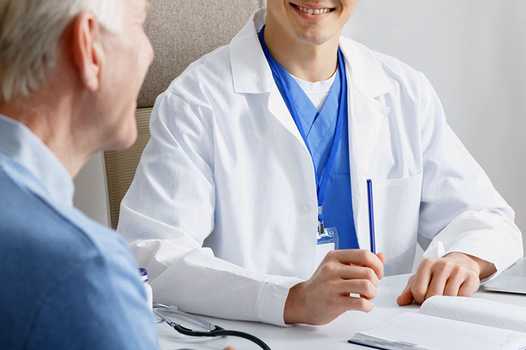 医師の診察のイメージ写真02