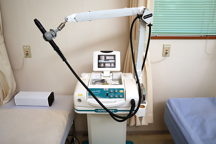 スーパーライザー（近赤外線レーザー治療器）